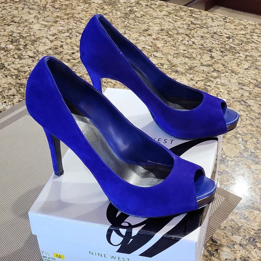 Shoes - Picture 3 of 4